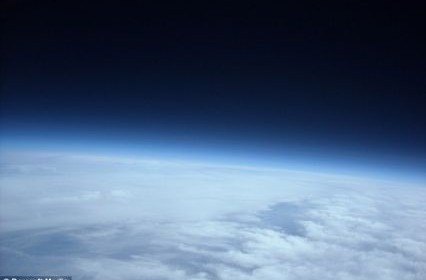 Exploit : un père et son fils envoient un ballon sonde dans l'espace