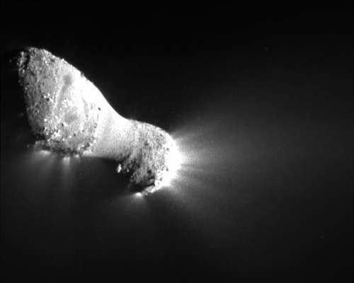 Le jeudi 4 novembre 2010 marque un nouveau pas dans l’exploration spatiale. La sonde Epoxi a réussi sa seconde mission de survol de la comète Hartley 2. Une expérience à...