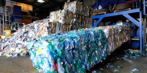 Pétrole Artificiel : Le recyclage des déchets plastiques en diesel.