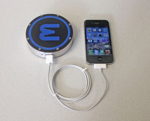 Epiphany-onE-Puck-chargeur-smartphone-2
