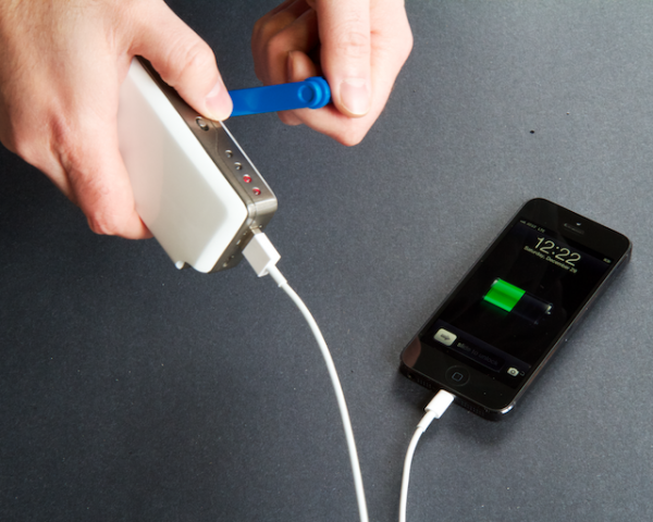 SOSCharger-generateur-electricite-smartphone-dynamo