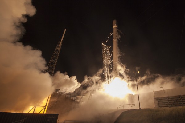 SpaceX-Falcon-9-1